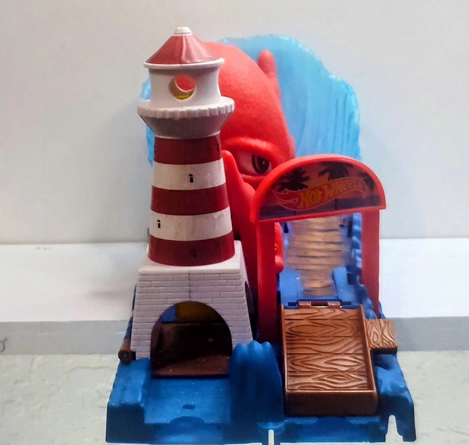 Hot Wheels City Octopus Pier Attack 2018 Mattel Playset Center Pc. No Car - Image 2 of 4