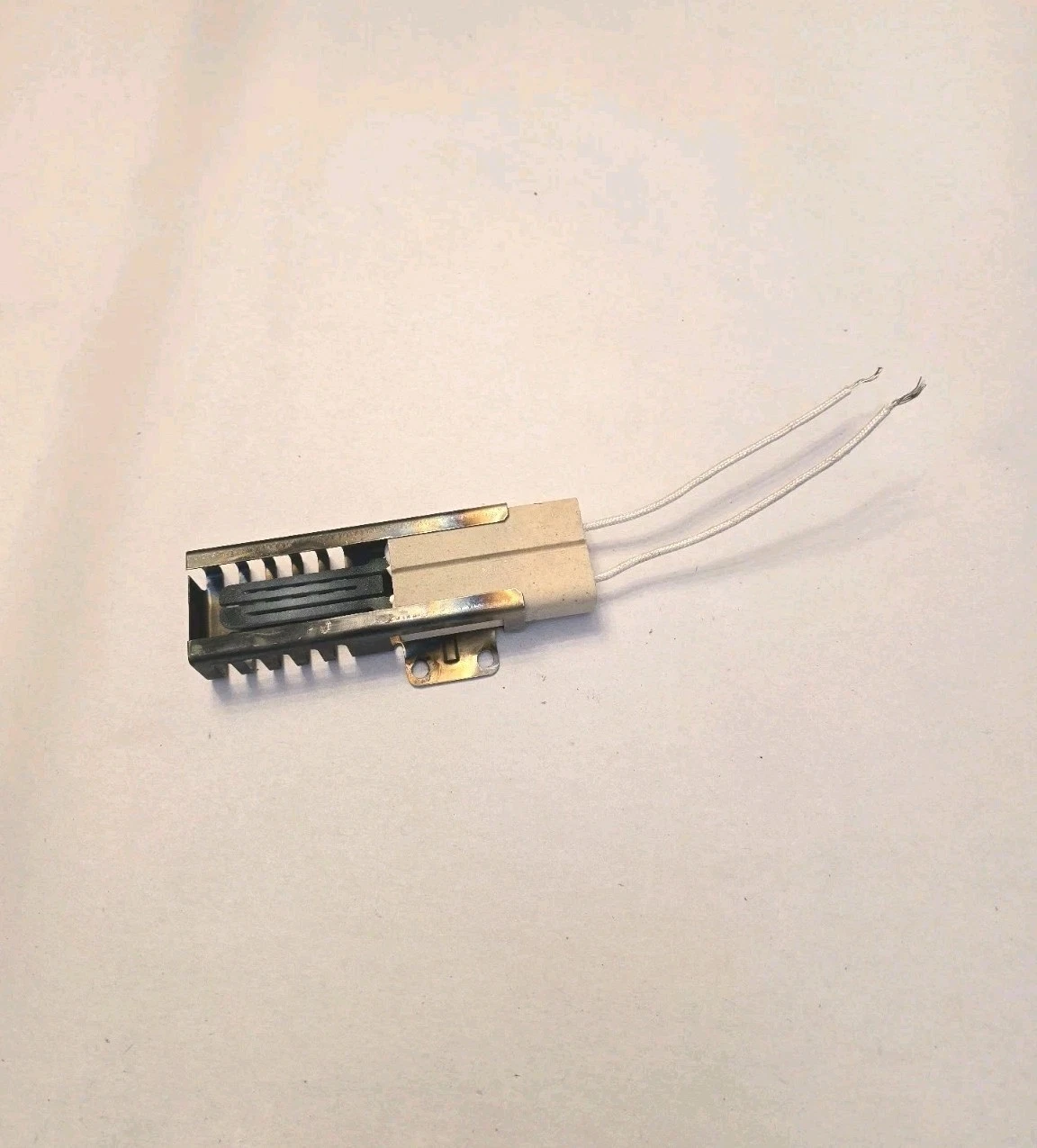 OEM Jenn-Air Pro-Range Large Oven Igniter/Bracket Pt#73001165 Model#PRG4810NP
Opens in a new window