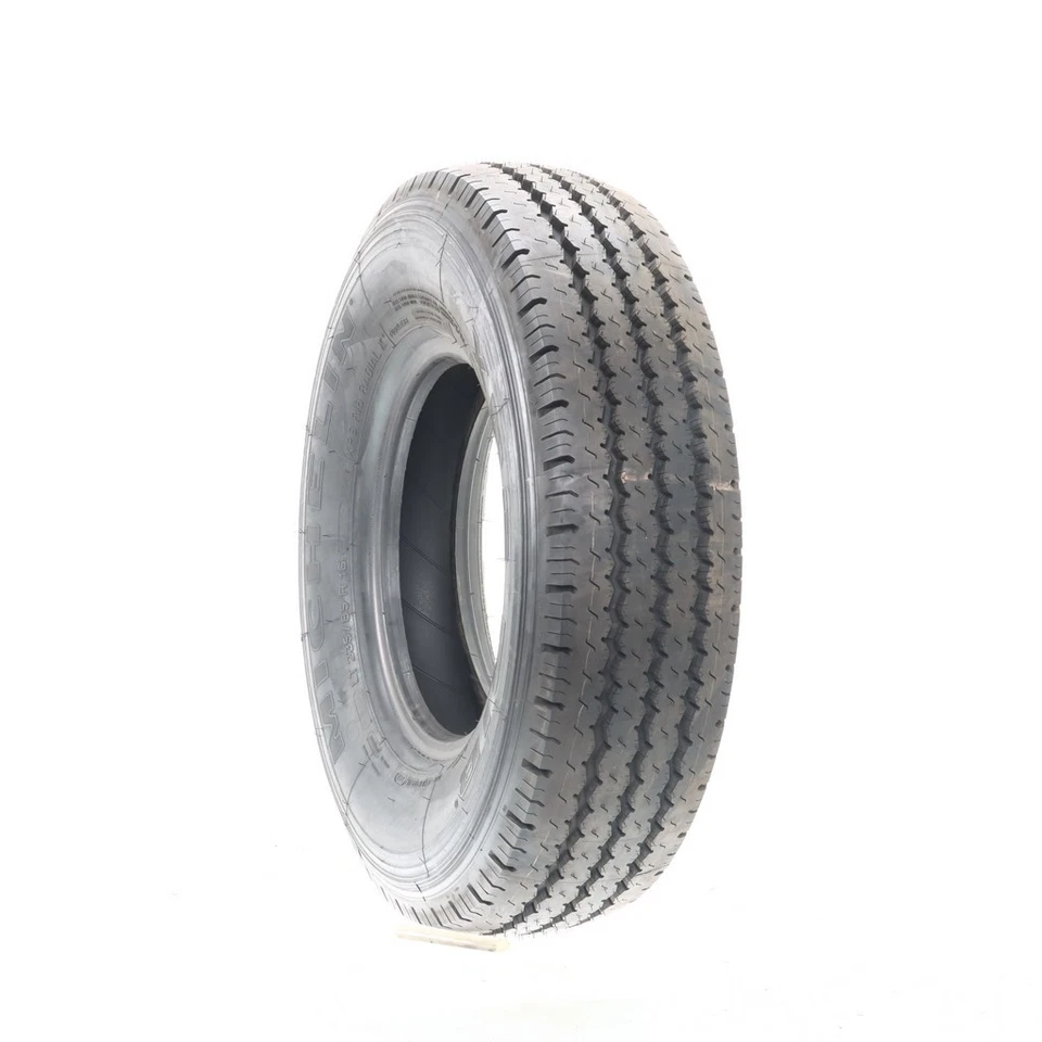Driven Once LT 235/85R16 Michelin XPS Rib 1N/A - 15/32 Foto 2 de 4