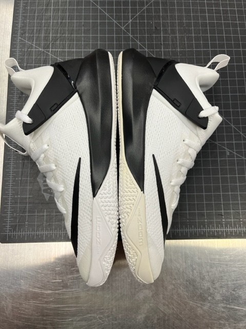 Mens Nike Zoom Shift TB Size 9 (897811-100) BLEM SEE PHOTOS | eBay