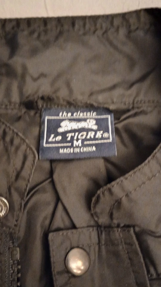 Chaqueta cortavientos Le Tigre vintage de nailon negra para mujer RN#118496 CA# 19371 Foto 3 de 4