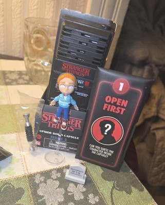 YuMe Toys Netflix Stranger Things Upside Down Capsule Series Max Mayfield Walkie