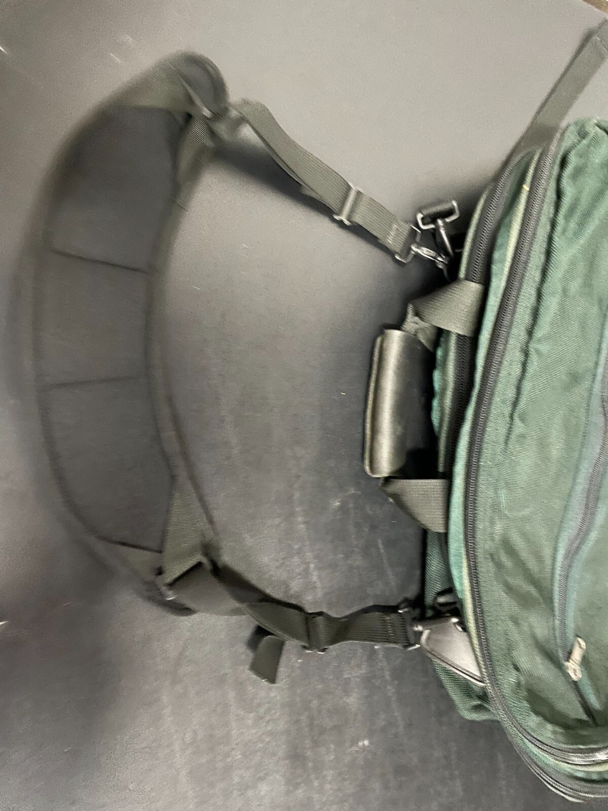 Patagonia Messenger Bag /Backpack /duffel/suitcase Green Convertible