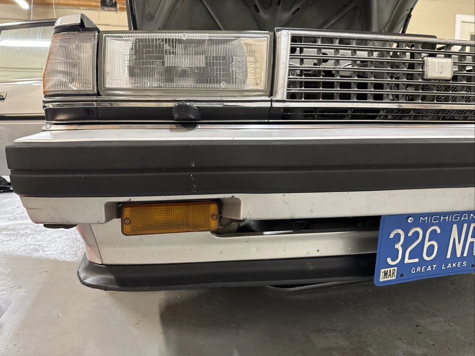 Toyota Cressida 1985-1988 señal de giro carcasa lado pasajero Foto 4 de 4