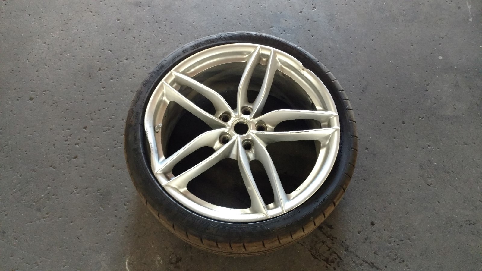 FERRARI 488 GTB SPIDER FRONT RIM DIAMOND FACTORY WHEEL WITH TIRE OEM 315895