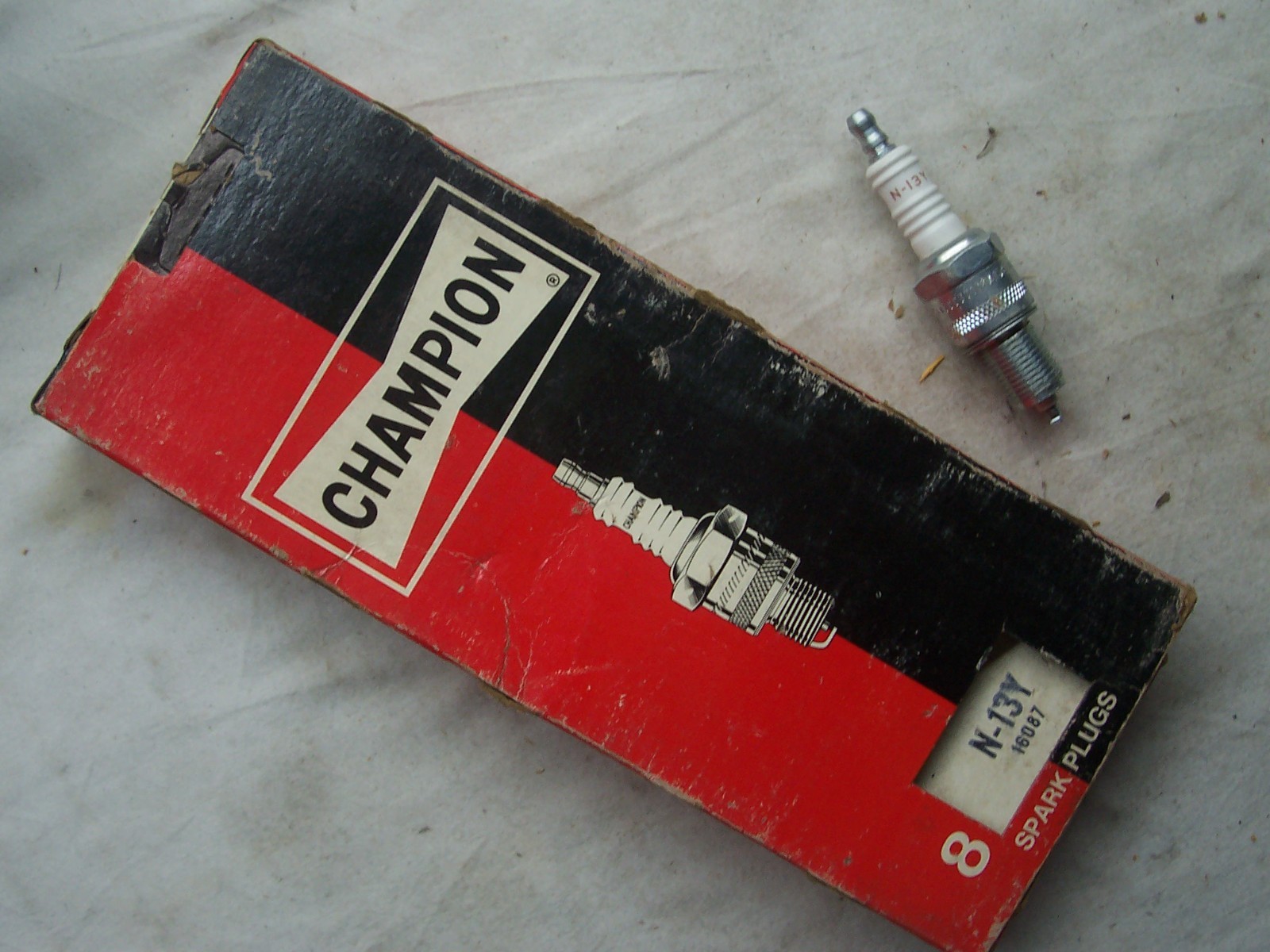 Spark Plug Set - 1971 thru 75 Chrysler, Dodge, Plym 318, 360 V8 - Champion N13Y