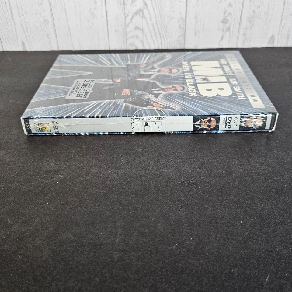 Men In Black (DVD, 2002, 2-Disc Set, Deluxe Edition) - Image 3 of 4