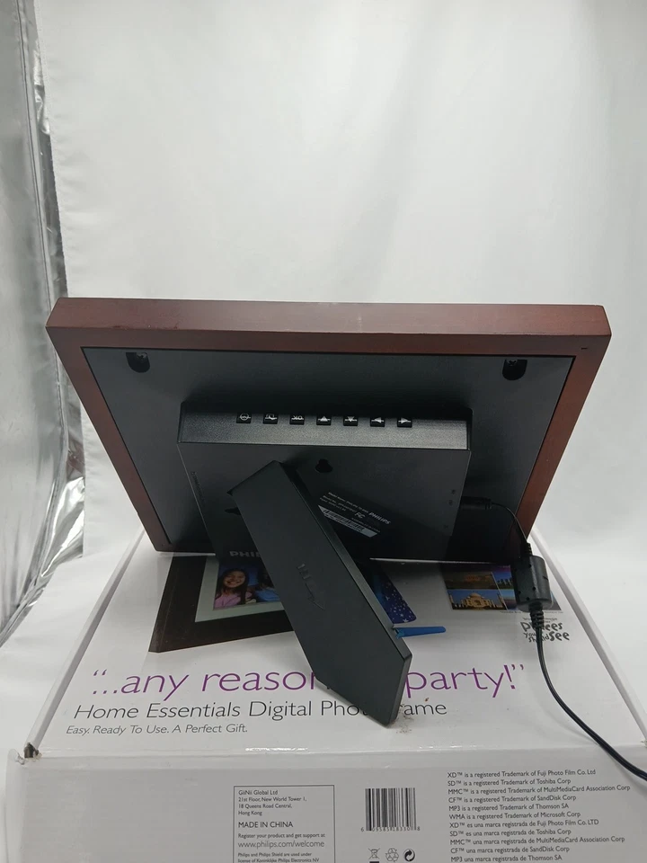 Philips 7" Home Essentials Digital Photoframe SPF3407D/G7 Brown Wood LCD - Image 4 of 4