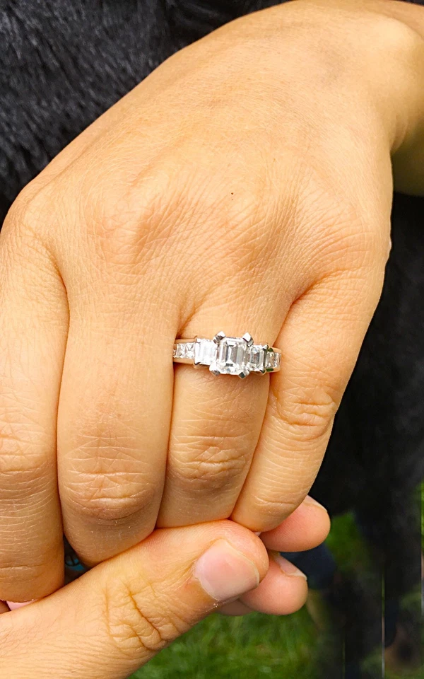 ANILLO DE COMPROMISO ORO BLANCO 14K CORTE ESMERALDA DIAMANTE NATURAL PUNTA NUPCIAL 1,50 CTW Foto 2 de 4