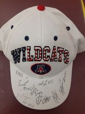 2017-2018 Arizona Wildcats TEAM SIGNED Hat (Allonzo Trier, DeAndre Ayton, others