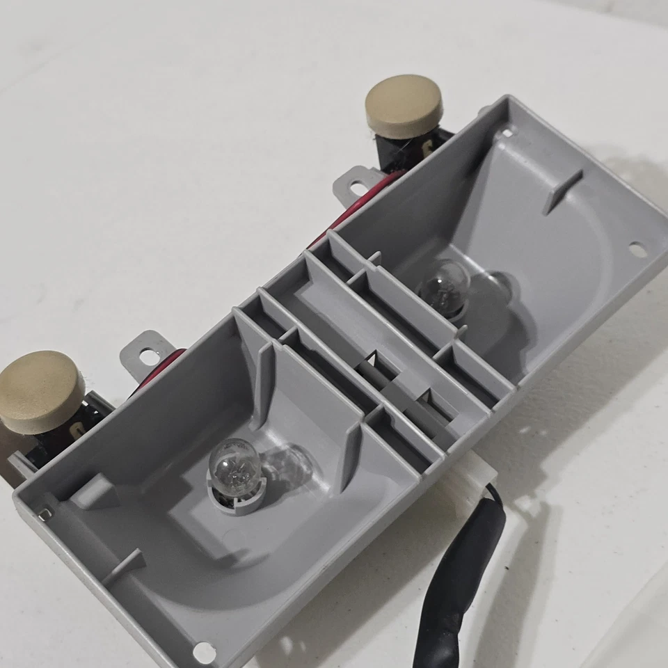 97-04 Mitsubishi Montero Sport Roof Overhead Console Dome Light BULB HOUSING SET - Image 4 of 4