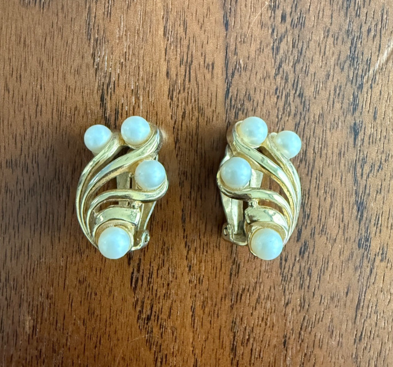 Vintage Crown Trifari Faux Pearl Gold Plated Swirl Wing Clip On Earrings