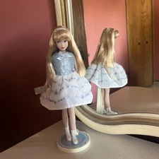 1993 SKIPPER 30TH ANNIVERSARY PORCELAIN DOLL 11396_PreOwn