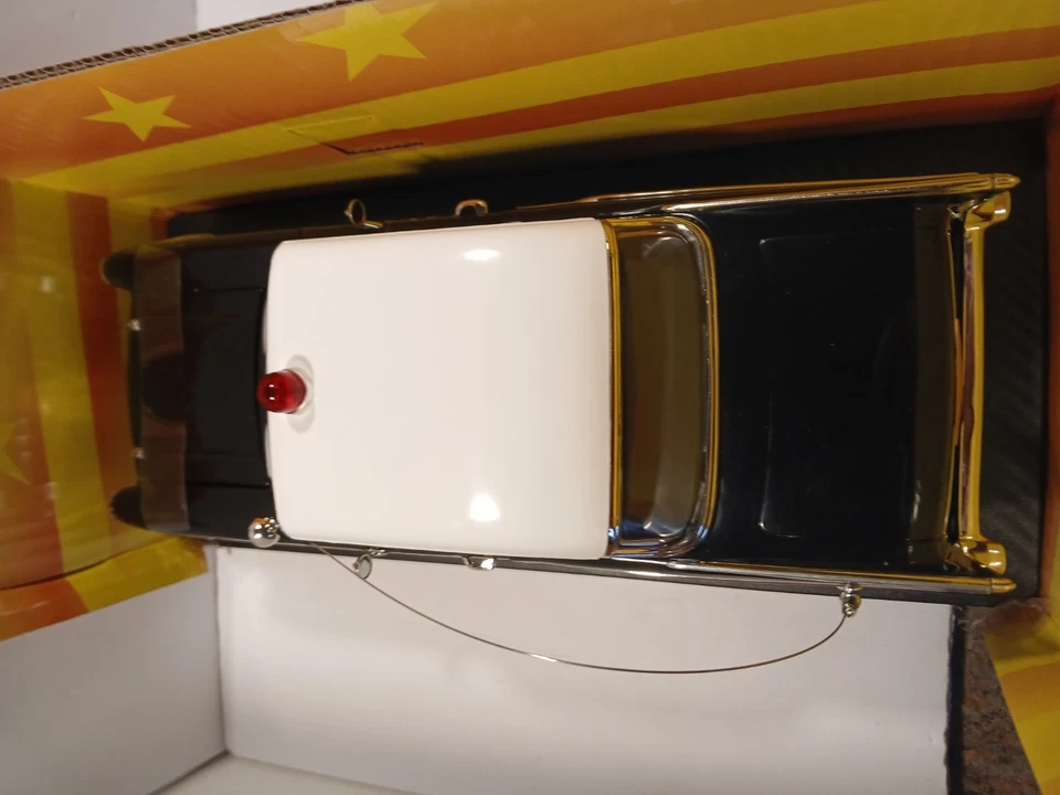 American Muscle 1957 CHEVY BELAIR Chicago Police Department 1:18 Diecast - Image 4 of 4