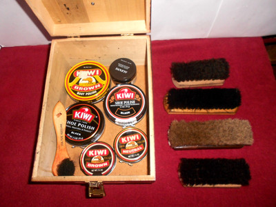 VINTAGE KIWI SHOE GROOMER KIT WITH WOODEN SHOE SHINE BOX  10 x 8 x 10 in  -W 28