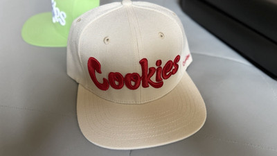 Cookies Men's Embroidered snapback Baseball Cap Hat cream/Red One Size