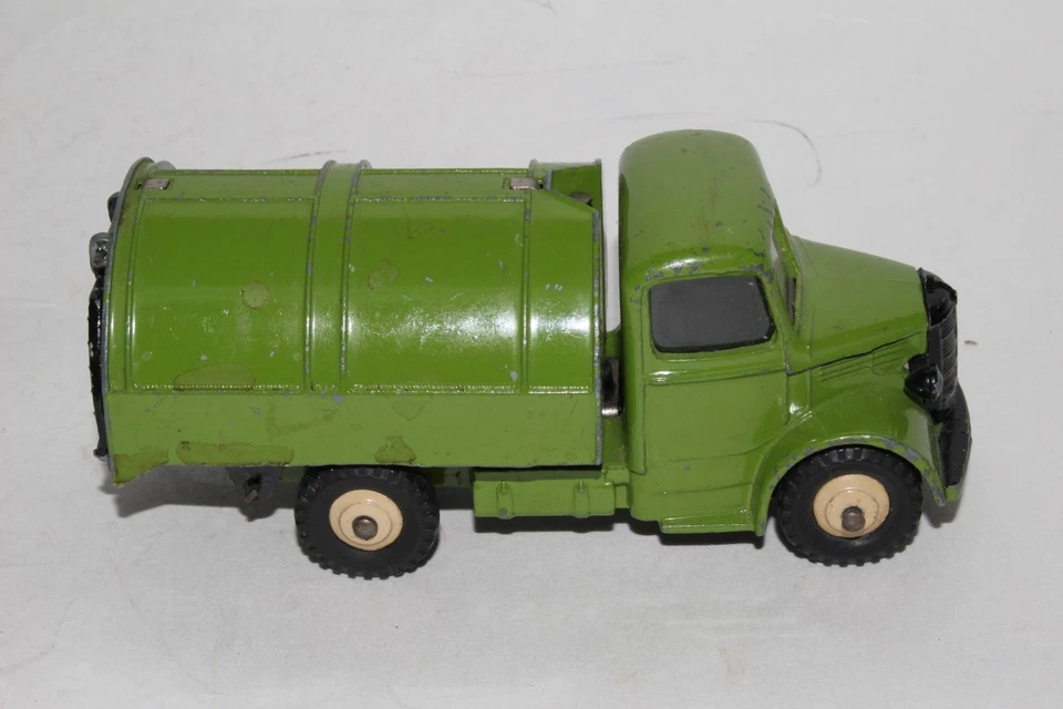 Camión de basura Dinky #252 Bedford años 50, verde con puertas negras, original Foto 2 de 4