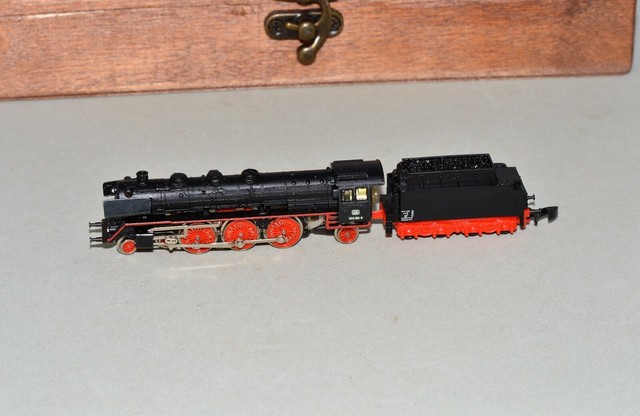 z scale steam locomotive