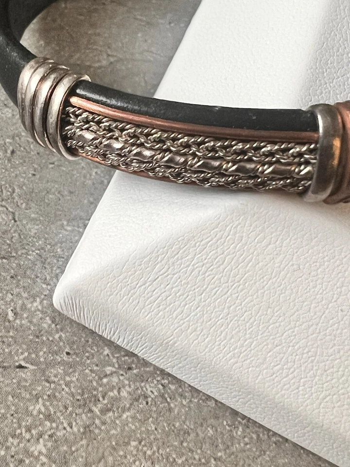 brazalete brazalete cuero negro y metal mixto con tonos cobre y plata Foto 2 de 4