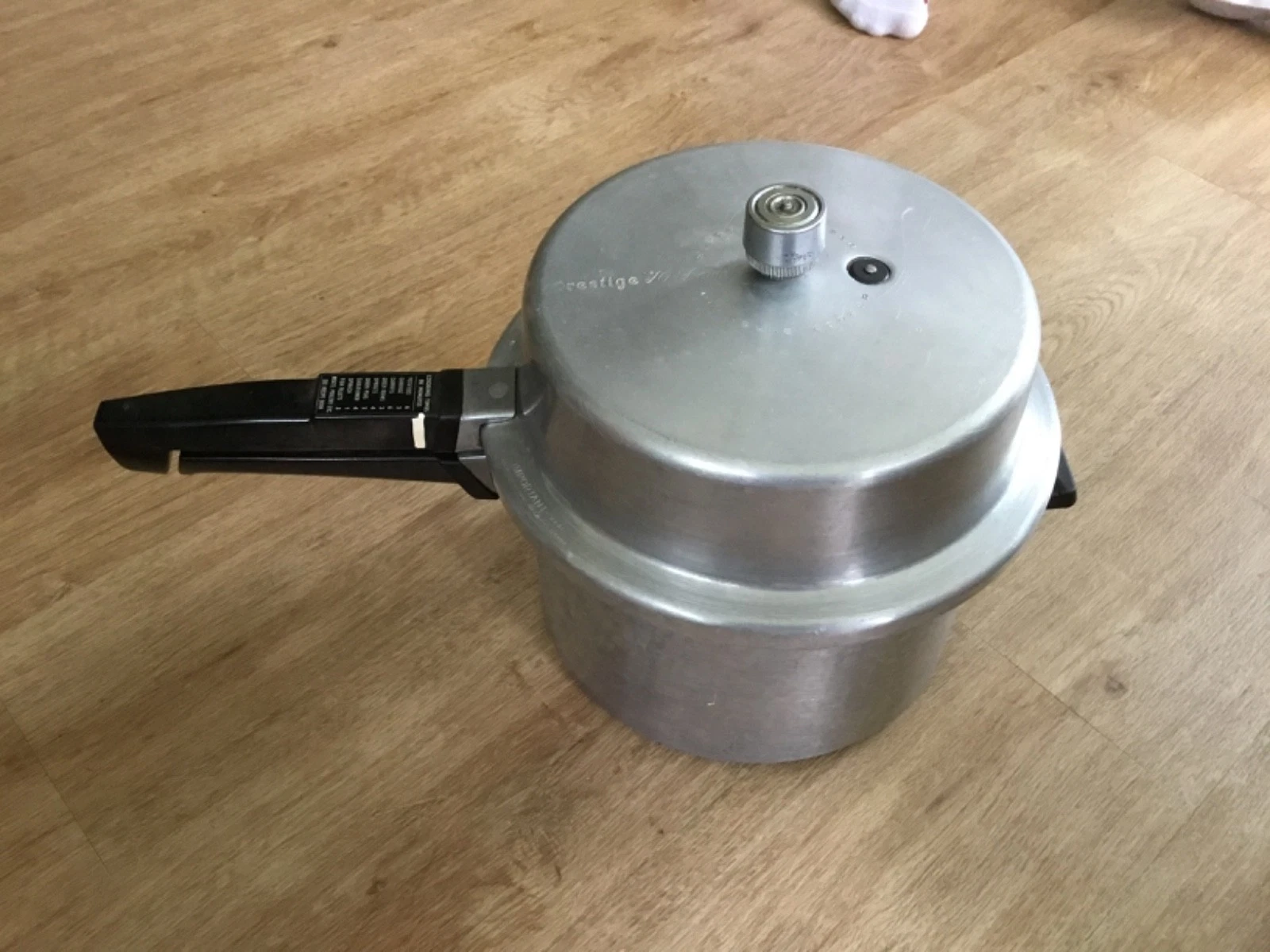 Vintage Prestige Hi-dome 9 inch Aluminium Pressure Cooker
Opens in a new window or tab