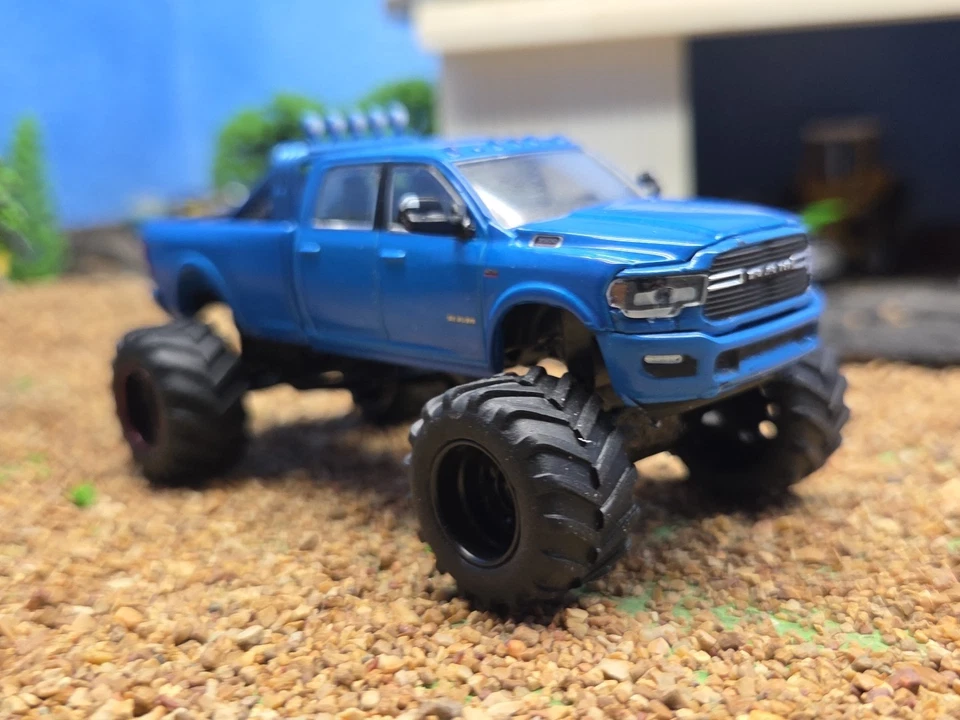 2023 1/64 DODGE RAM 2500 4x4 Truck Cummins Mud Monster Diesel Mega Greenlight - Image 4 of 4