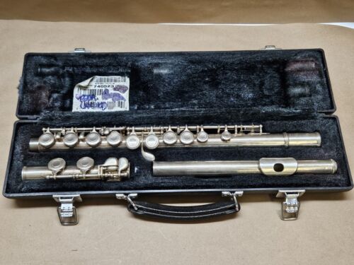 Yamaha Student Flute 221 Nickel Silver Plated W/ Hard Case - Picture 1 of 3