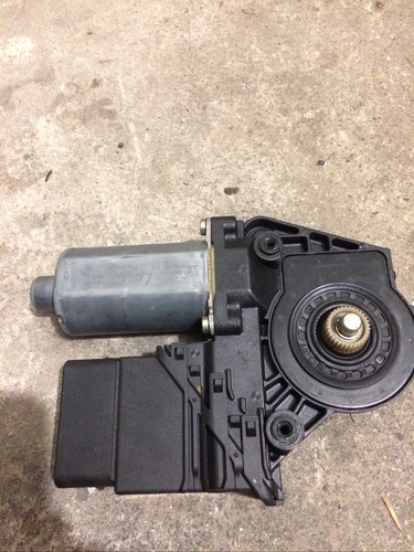 Fensterhebermotor VW Passat Bosch 0130821696 Hinten Rechts 3B