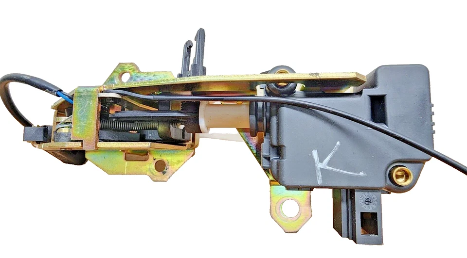 Actuador de cierre de ventana de escotilla trasera Volkswagen Touareg 2003-2007 7L0 827 506 C Foto 2 de 4