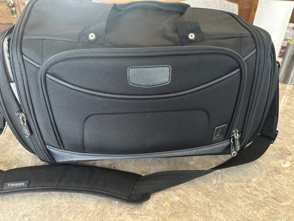 Travelpro FlightCrew 5 Multi-Purpose Tote  19 x 7 x 10 - Image 2 of 4