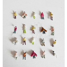 Modell Figuren Menschen, stehende und sitzende, handbemalt, Spur Z, 100 Stück