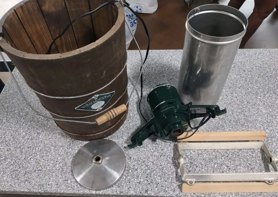 Vintage White Mountain Electric Ice Cream Freezer Maker 6 Quart Green