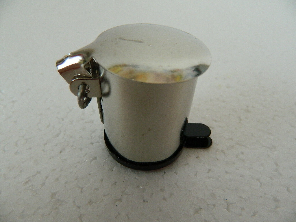(M4.5) 1/12TH SCALE DOLLS HOUSE METAL PEDAL BIN