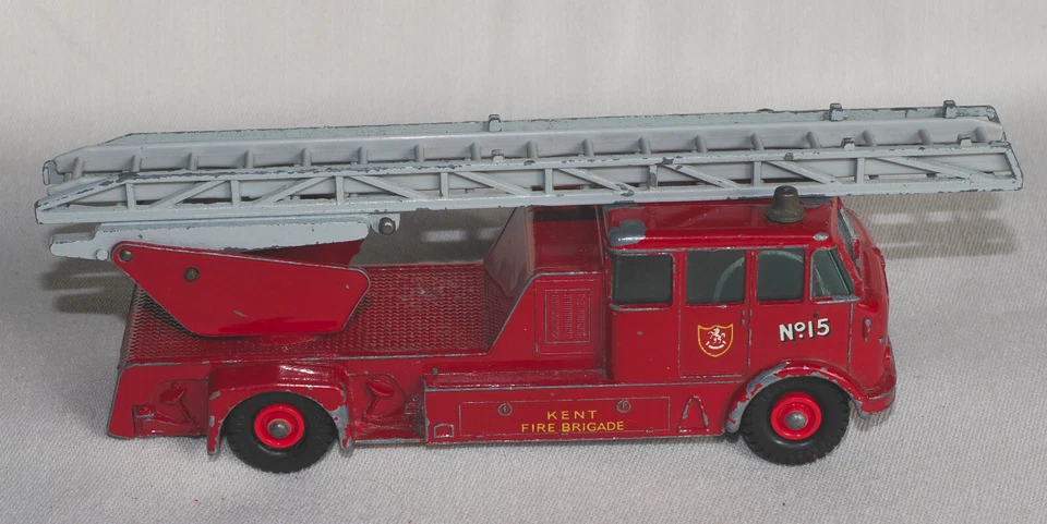 MATCHBOX KINGSIZE K-15 MERRYWEATHER CAMIÓN DE BOMBEROS KENT EN PRECIOSO ESTADO Foto 3 de 4