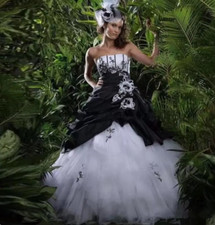 Gothic Black And White Ball Gown Wedding Dresses Strapless Ball Gown Beaded