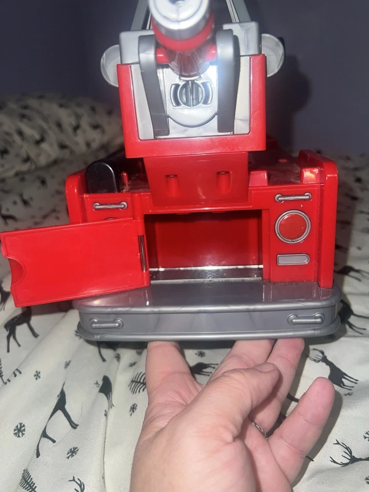 Paw Patrol Rescue Fire Truck Extendable Ladder Lights Sound comes With Marshall - Image 4 of 4