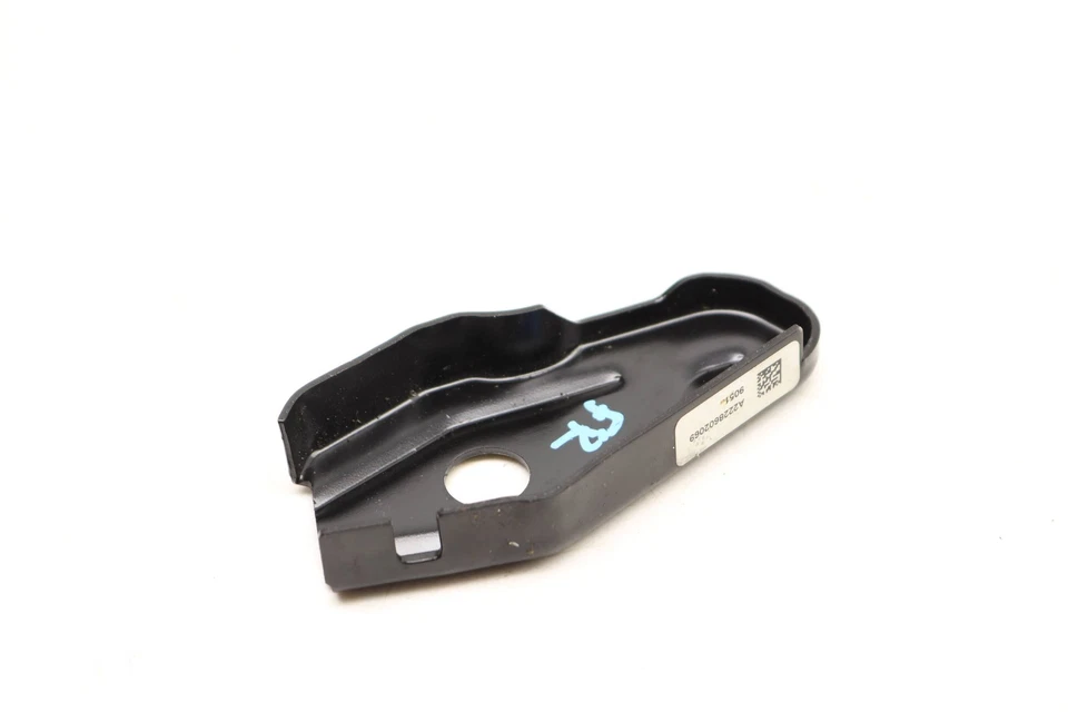 Mercedes-Benz S63 AMG 2014-2020 - Soporte de montaje de hebilla para cinturón de seguridad delantero derecho Foto 2 de 4