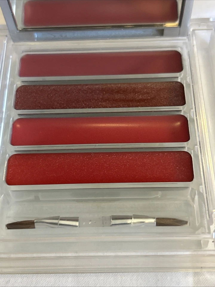 MODELOS PREFIEREN Four Your LIPS Cremas Labiales Cuádruples con Cepillo Labial Tonos Rosa Brillo .11oz Foto 3 de 4