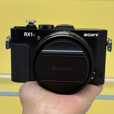 Sony Cyber-shot DSC-RX1R 24.3MP Full Frame Digital Camera Zeiss lens English
