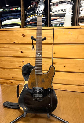 Squier by Fender Avril Lavigne Telecaster E-Gitarre schwarz eingestellt
