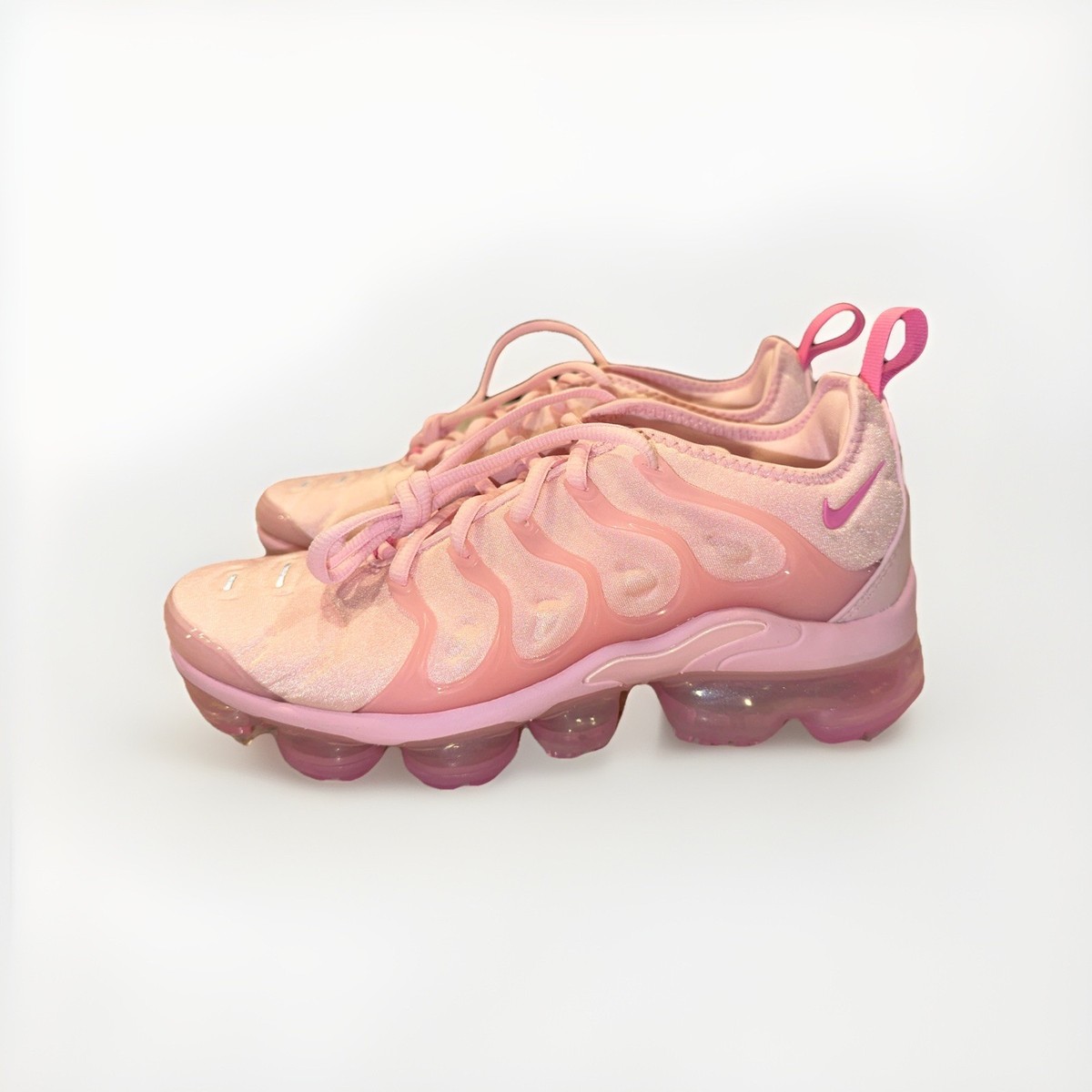 hyper pink vapormax plus