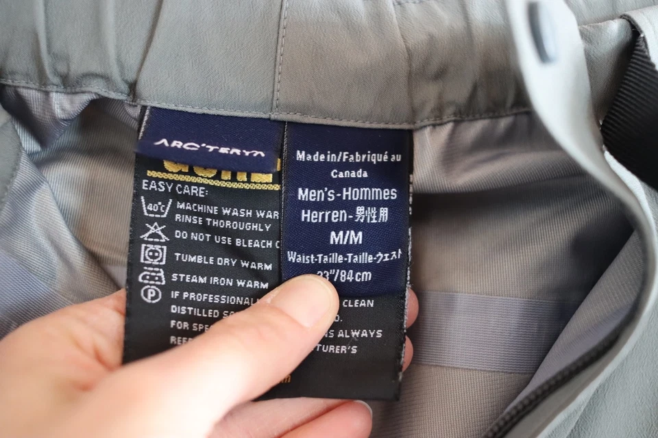 Pantalones Arc'teryx Vintage Gore-Tex Para Hombre Esquí Nieve Medianos Rígidos Impermeables Usados Foto 4 de 4