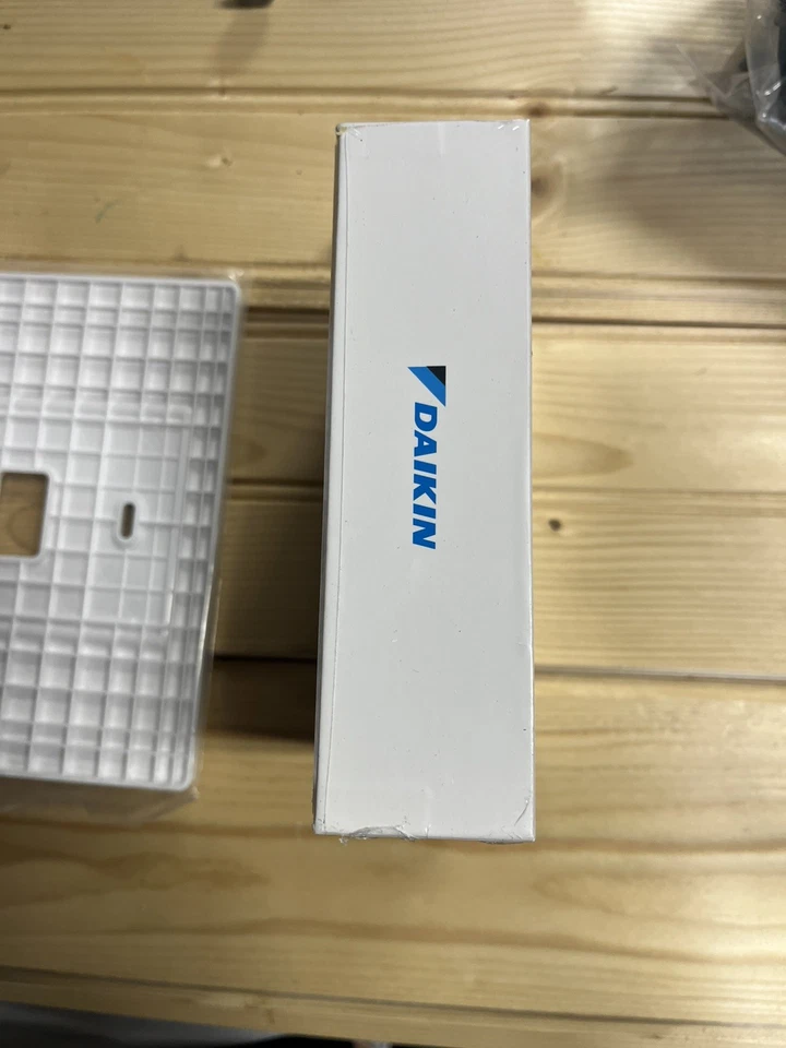 Daikin One Touch Smart Thermostat with white wall plate - Image 2 of 3