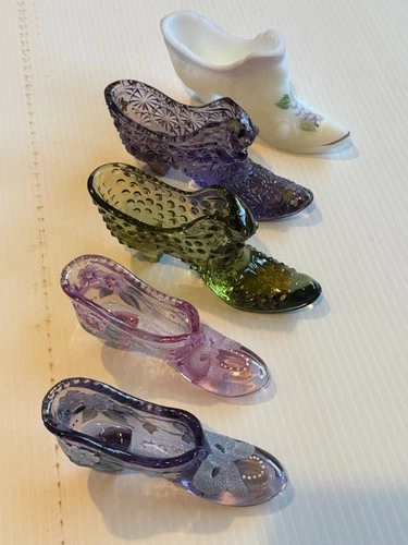Pre Owned  Lot of 5 Fenton Glass Shoes Slipper  4 Signed