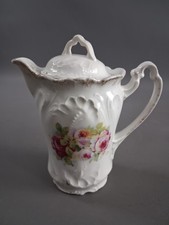 Milchausgie&szlig;er mit Deckel Porzellan Goldrand florales Muster gedeckter Tisch alt