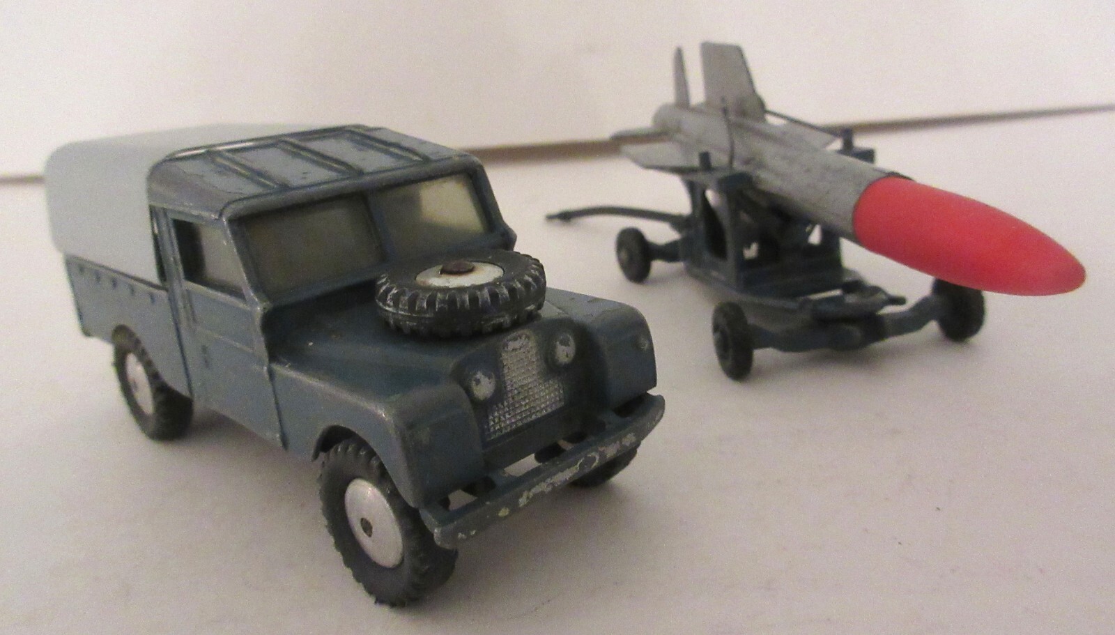 Corgi Gift Set No 3 RAF Land Rover & Thunderbird Guided Missile On Trolley
