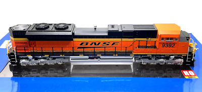 HO WALTHERS MAINLINE 910-19866 SD70ACE LOCOMOTIVE BNSF # 9392 DC