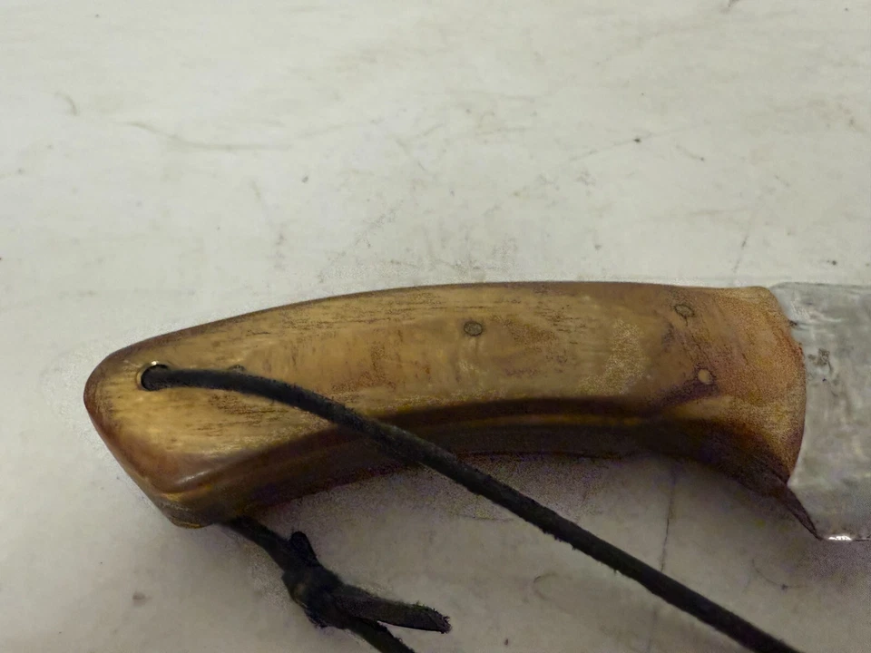 Hoja “Mowie” forjada Custome con mango de madera Foto 2 de 4