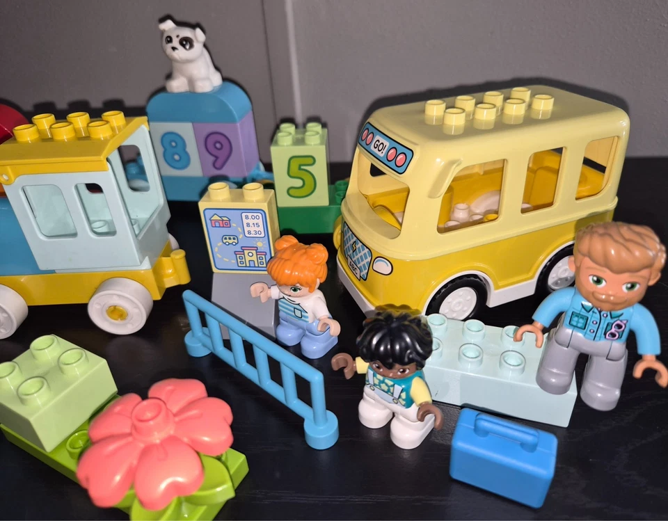 Lote Educacional DUPLO – Número de Trem, Ônibus Escolar, Pessoas, Tijolos Domésticos - Imagem 2 de 4