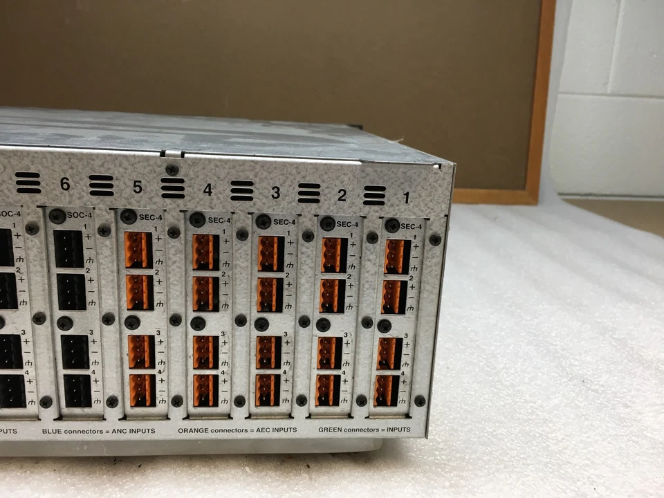 Procesador de señal de red digital Biamp Systems Tesira SERVER-IO DSP con 12 tarjetas Foto 4 de 4