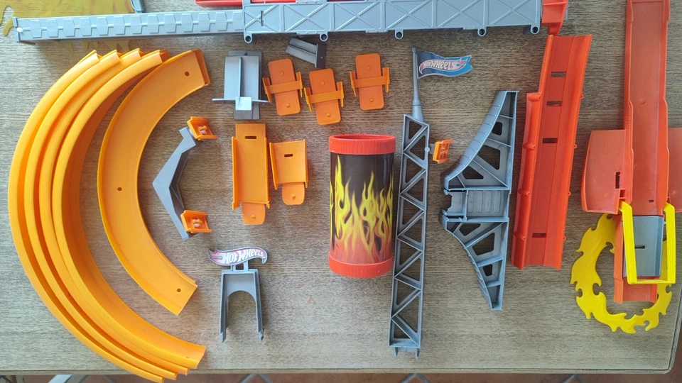 Pista Hot Wheels Sky Jump Set Completo Usato Con Scatola E Piccoli Difetti 2010 - Immagine 3 di 4